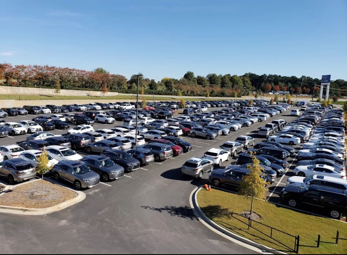 Large vehicle auction lot for international sourcing