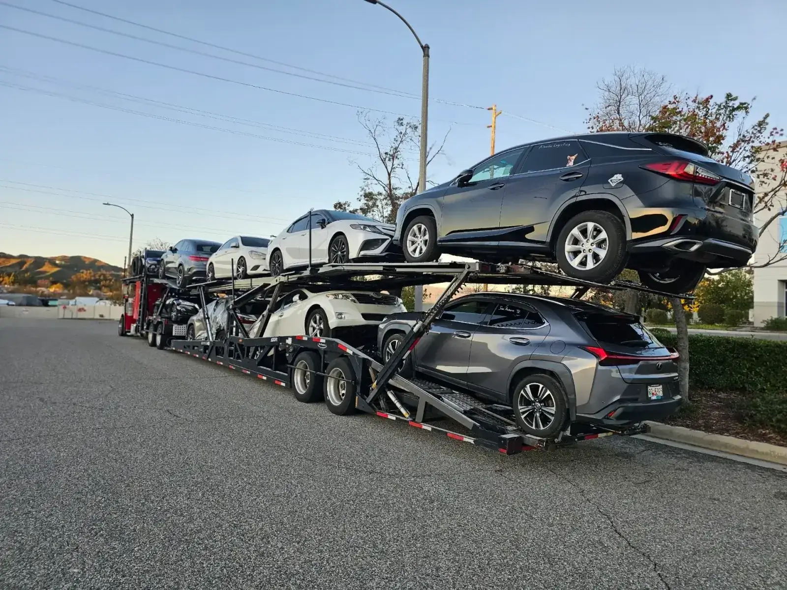 Car carrier truck for inland vehicle transport